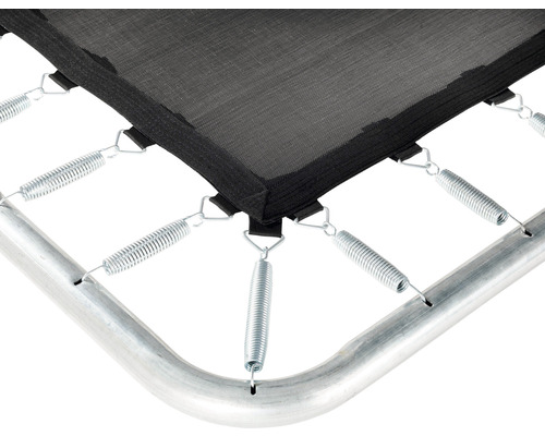 Detaljvy av en studsmatta med fjädrar och ram