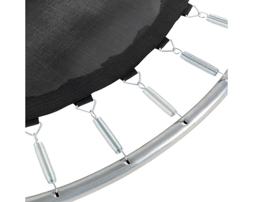 Närbild av en studsmatta med fjädrar, hoppduk och ram