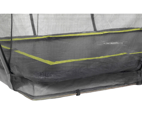 Detaljbild av en studsmatta med säkerhetsnät