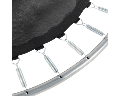 Detaljvy av en studsmatta med fjädrar och ram