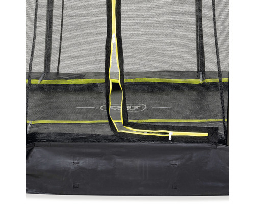 Detaljvy av ett trampolinsäkerhetsnät med dragkedja