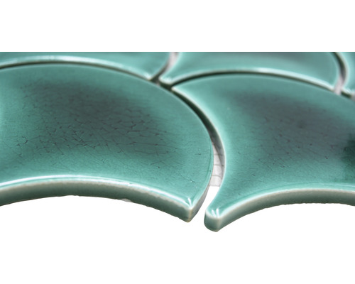 Närbild av mosaikplattor i form av kronblad