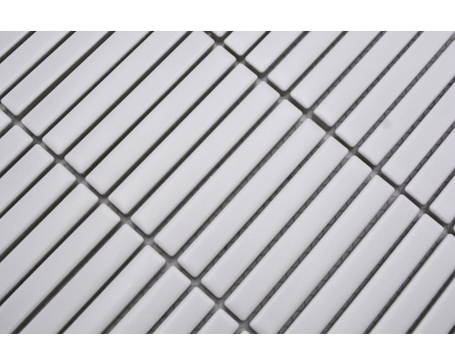 Närbild av mosaikplattor i stavform