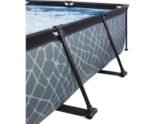 Pool med stålram och mosaikmönster