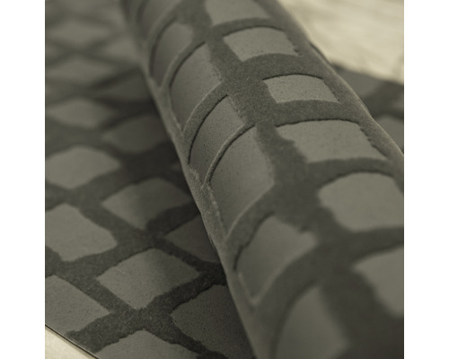 Detaljvy av en rullad matta med ett strukturerat mönster