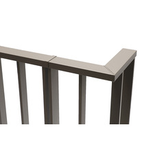 Detaljvy av ett metallräcke