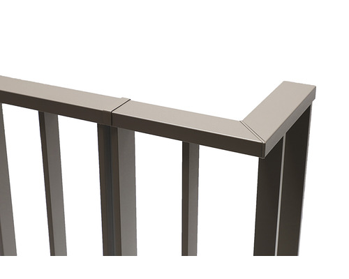 Detaljvy av ett metallräcke