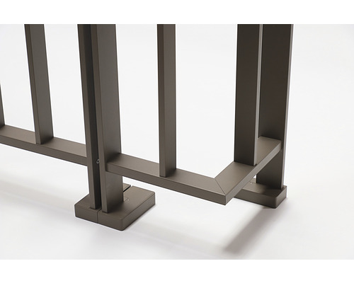 Detaljvy av ett metallstängsel