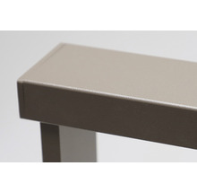 Detaljvy av metallmöbel