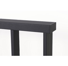 Detaljbild av en svart metallram