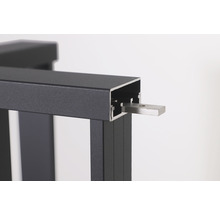 Detaljvy av ett stängselelement av aluminium