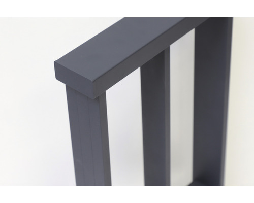 Detaljvy av ett metallstaketselement