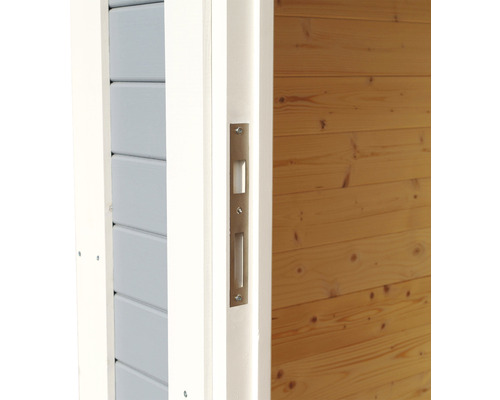 Detaljvy av en skjutdörr med metallskålhandtag