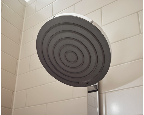 Runt duschhuvud med koncentrisk design