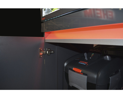 Akvariumskåp med öppen dörr och ytterfilter