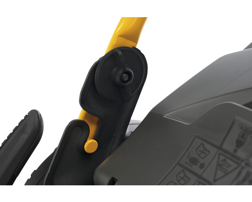 Detaljbild av en gräsklippare med höjdjustering