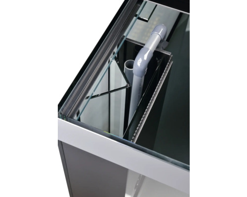 Akvarium med filtersystem och rör