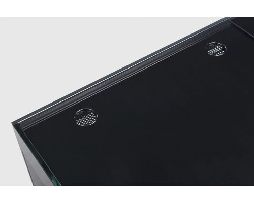 Detaljvy av ett akvarielock med ventilationsöppningar.