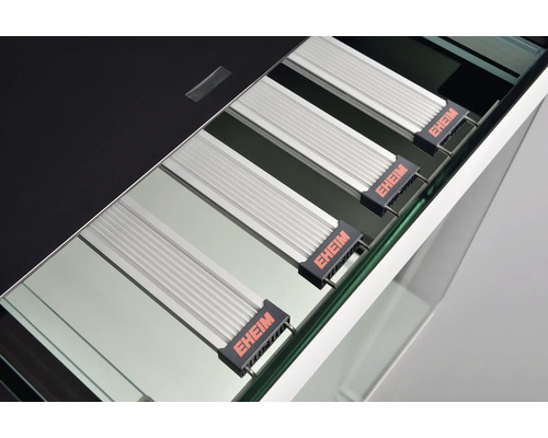 Detaljvy av ett akvarium med Eheim-belysning