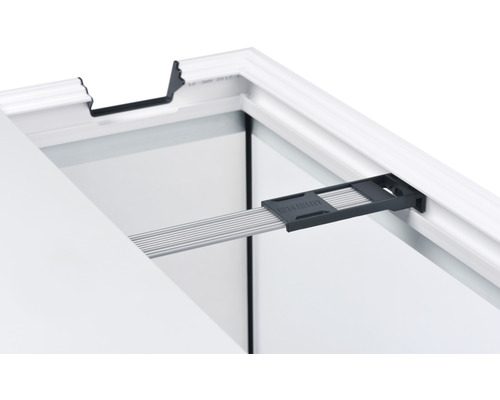 Detaljvy av en akvarietäckram med hållare