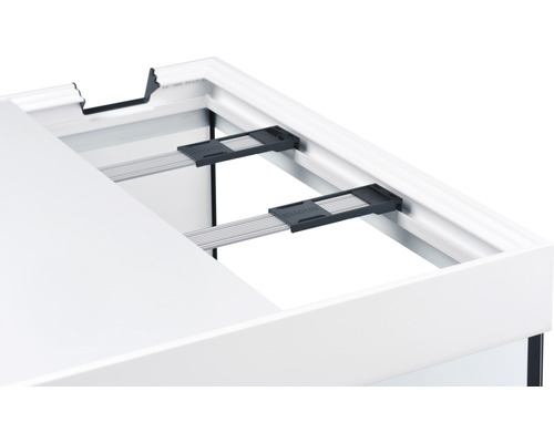 Detaljvy av ett akvarium med lock och hållare