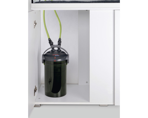 Akvariums ytterfilter i underskåpet
