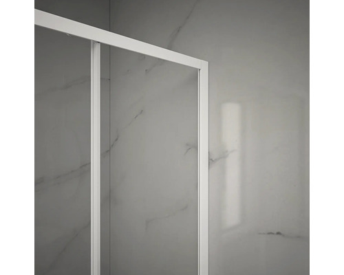 Detaljvy av en duschkabin med ram