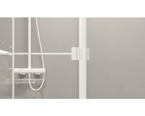 Detaljvy av en duschkabin med duschblandare