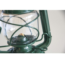 Detaljvy av en fotogenlampa med glasbehållare och veke
