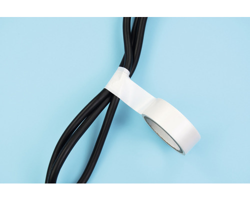 Elektriska kablar fixerade med isoleringstejp