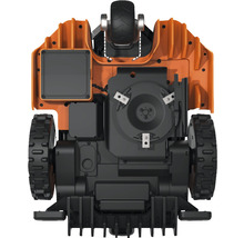 Detaljvy av robotgräsklippare underifrån