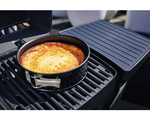 Tårta i springform på en grill