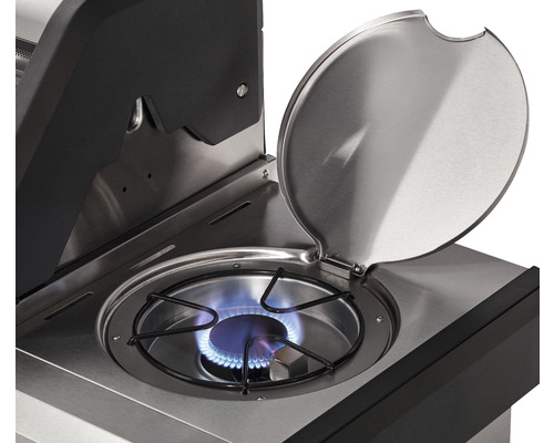 Gasolgrill med sidobrännare i drift