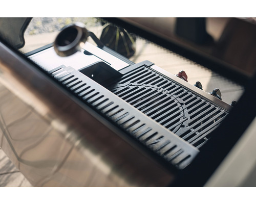 Detaljvy av en grill med grillgaller