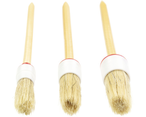 Tre penslar med trähandtag och borst
