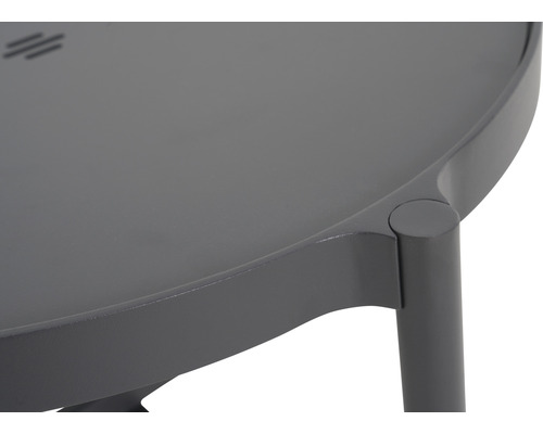 Detaljvy av en rund trädgårdsbordsskiva med bordsben