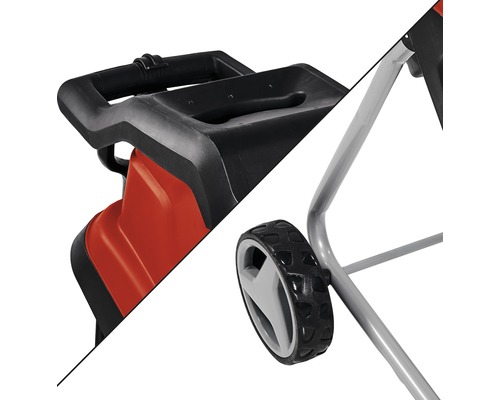 Detaljvy av en trädgårdshackare med handtag och hjul