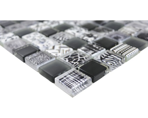 Mosaikplatta av glas och natursten