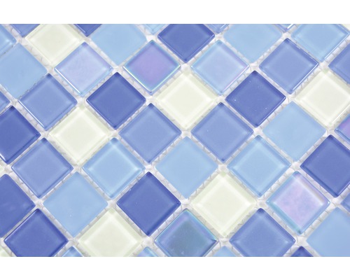 Glasmosaikplattor i fyrkantig form.