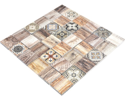 Mosaikplatta med trä- och ornamentmönster