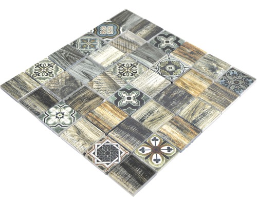 Mosaikplatta med träutseende och olika ornament