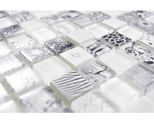 Glasmosaikplattor med olika mönster