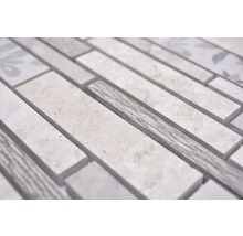 Detaljbild av en mosaikplatta med avlånga och kvadratiska element