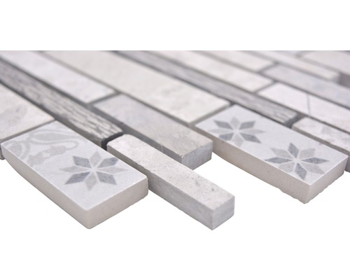 Mosaikplattor av sten med dekor