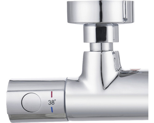 Detaljvy av en armatur för dusch eller badkar med temperaturregulator