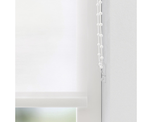 Vita fönsterrullgardiner med manöverkedja