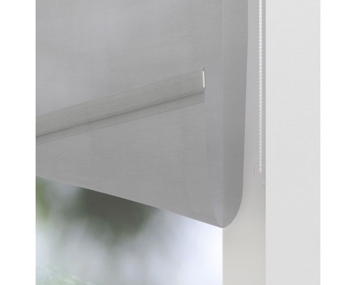 Detaljvy av en rullgardin med kedjedrag för fönsterdekoration