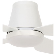 Vit takfläkt med lampa