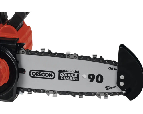 Närbild av en motorsåg med Oregon sågkedja och Double Guard