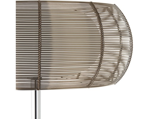 Golvlampa med skärm av metalltråd